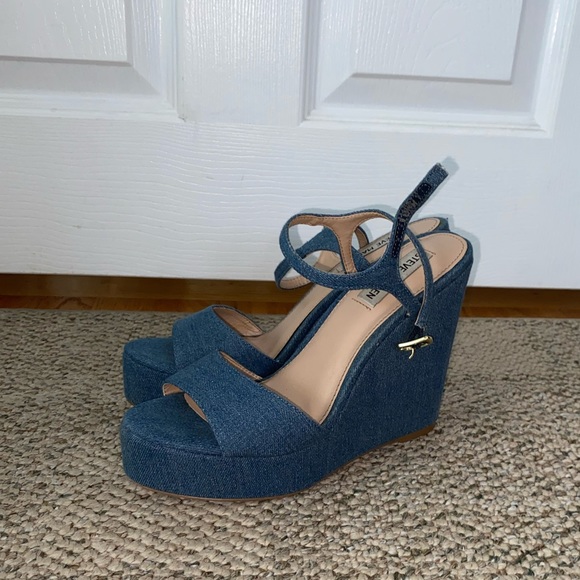 NEVER WORN STEVE MADDEN Denim Wedges - Picture 3 of 3